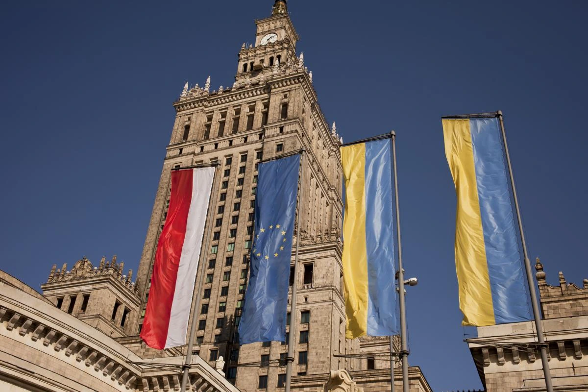 Польські політики змагаються в антиукраїнських позиціях: ЗМІ про причини скандалу з орденом