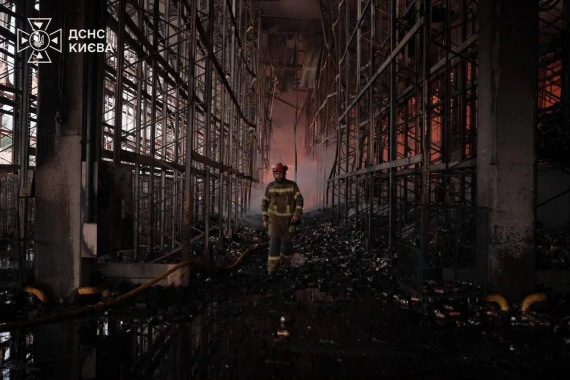 Кількість поранених зростає, рятувальники розбирають завали: жахливі кадри з місць ударів по КиєвуОновлено21