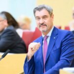 Прем’єр-міністр Баварії закликав скасувати соцвиплати українцям, які втекли від війни